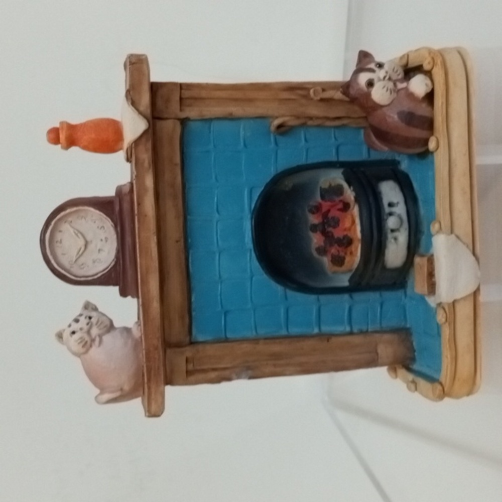 Cat figurines hand crafted and painted in Scotland.